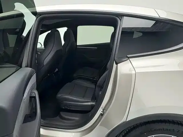 Tesla Model Y L 2025 Facelift Long Range AWD — Фото автомобиля 12