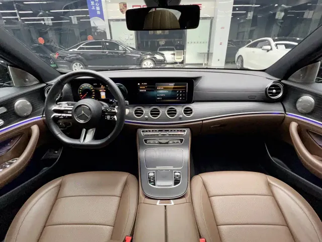 Mercedes-Benz E-Class — Фото автомобиля 22