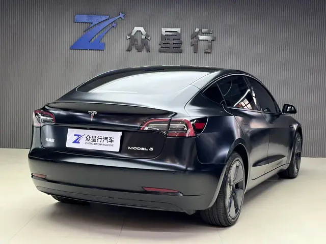 Tesla Model 3 — Фото автомобиля 5