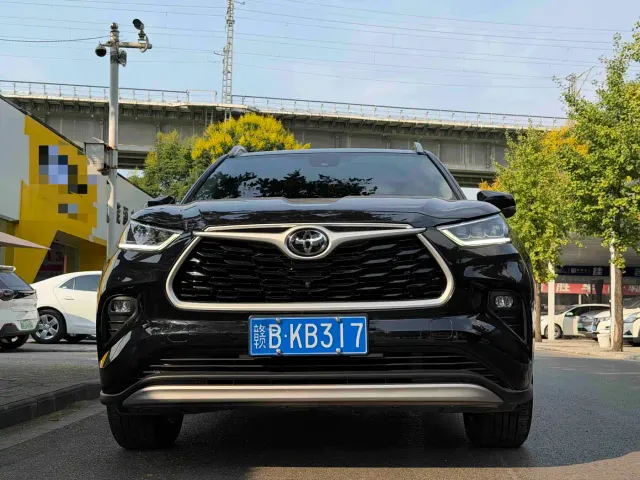 Toyota Highlander — Фото автомобиля 2