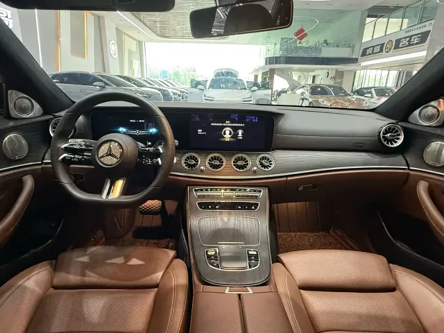 Mercedes-Benz E-Class — Фото автомобиля 6