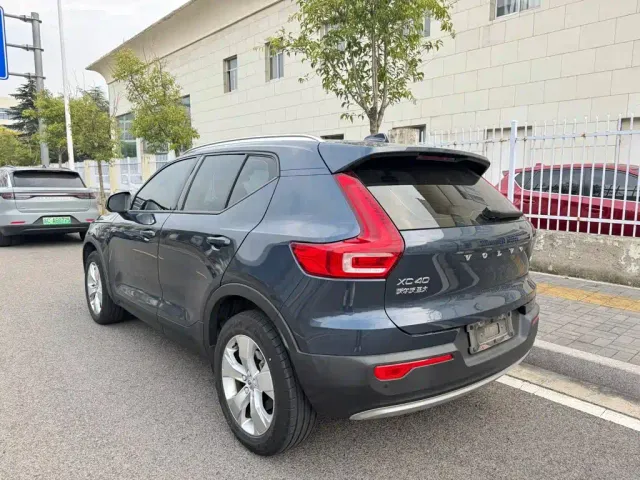 Volvo Volvo XC40 2022 Model T4 AWD Smart Drive Fashion Edition — Фото автомобиля 6