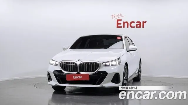 BMW 5 Series G60 — Фото автомобиля 3