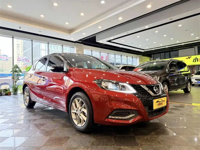 Nissan Tiida — Фото автомобиля 3