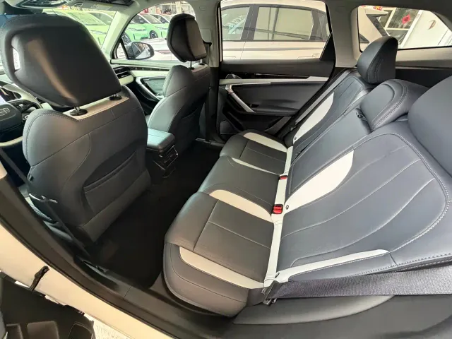 Geely Boyue L — Фото автомобиля 6