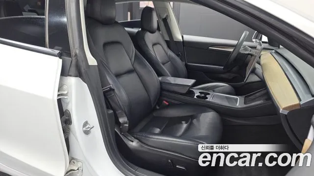 Tesla Model 3 — Фото автомобиля 16