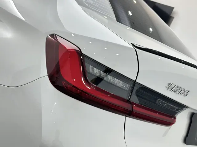 BMW 3 Series — Фото автомобиля 23