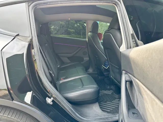 Tesla Model Y — Фото автомобиля 11