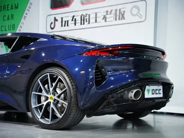 Lotus Emira — Фото автомобиля 13