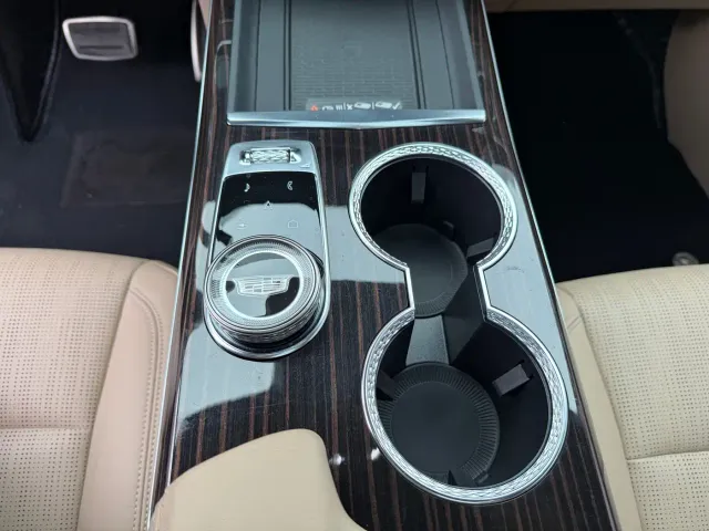 Cadillac XT5 — Фото автомобиля 10