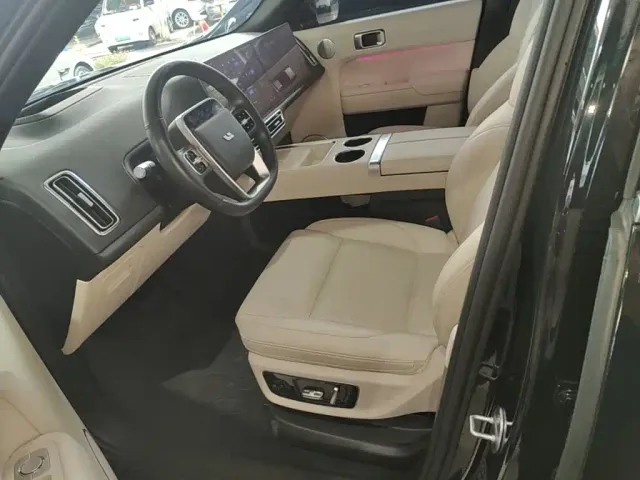 Li Auto L9 — Фото автомобиля 14