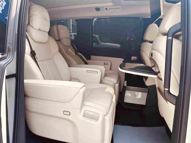 Li Auto MEGA — Фото автомобиля 11