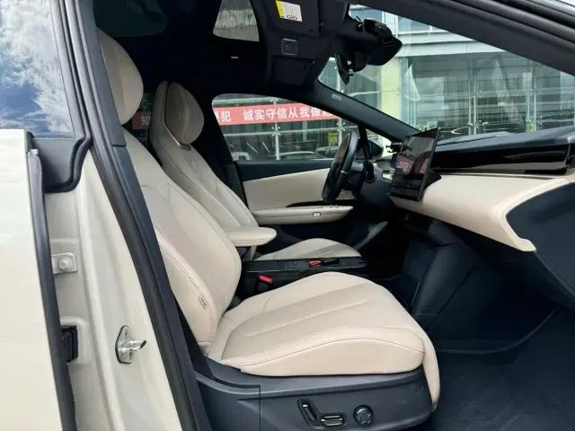 Lynk & Co Z20 — Фото автомобиля 10