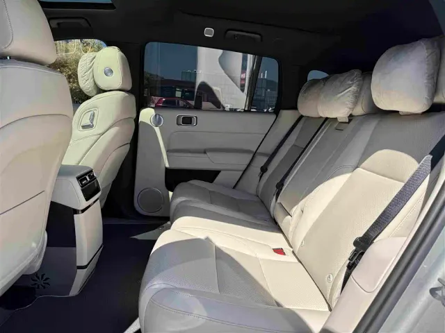 Li Auto L7 — Фото автомобиля 15