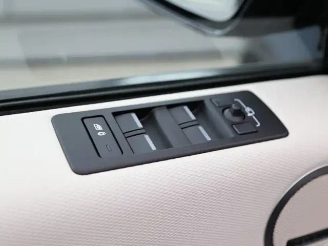 Land Rover Discovery — Фото автомобиля 12