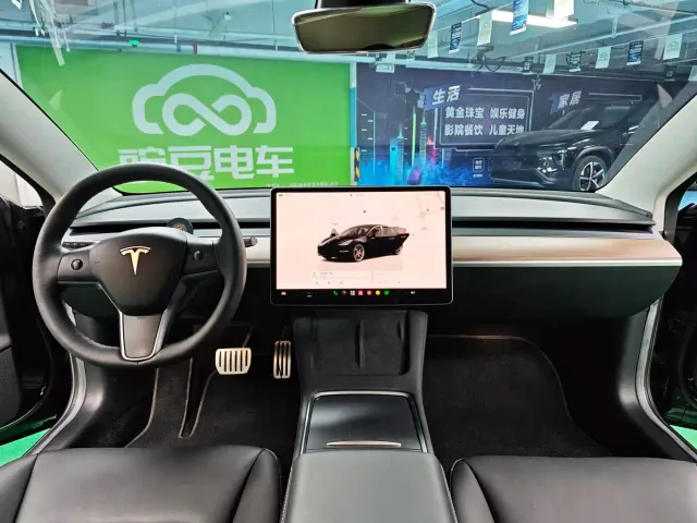 Tesla Model 3 — Фото автомобиля 13
