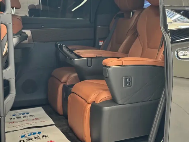 Toyota Alphard — Фото автомобиля 4