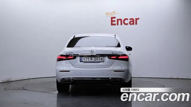 Mercedes-Benz E-Class — Фото автомобиля 4