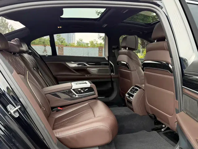 BMW 7 Series — Фото автомобиля 15