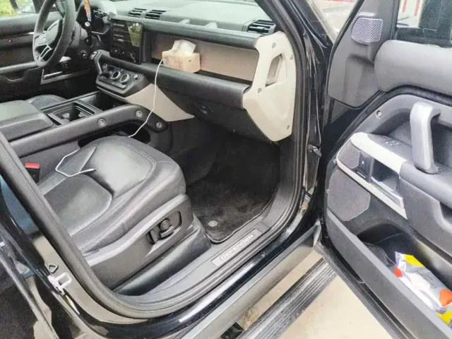 Land Rover Defender — Фото автомобиля 13