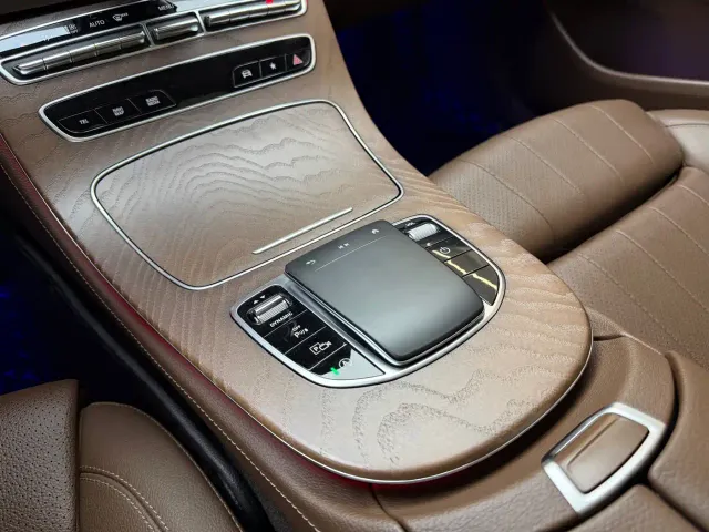 Mercedes-Benz E-Class — Фото автомобиля 17