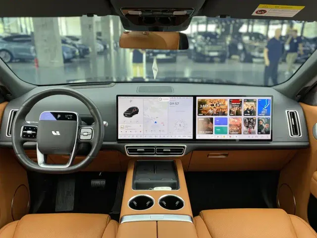 Li Auto L8 — Фото автомобиля 14