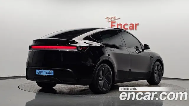 Tesla Model Y — Фото автомобиля 2
