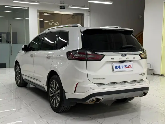Ford Edge — Фото автомобиля 4