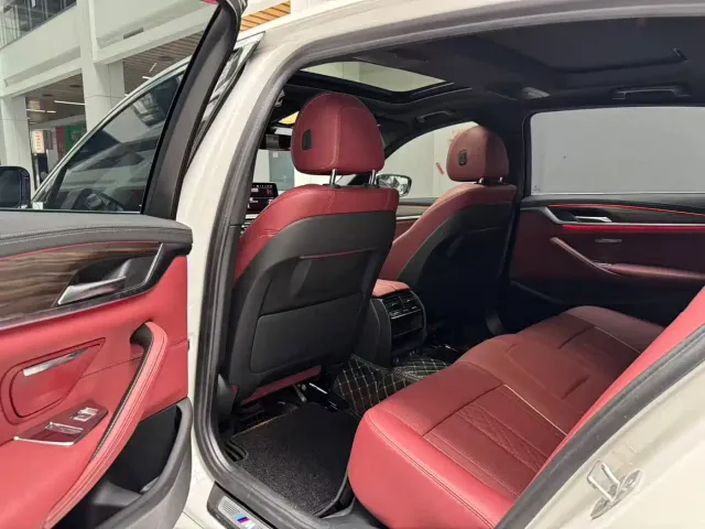 BMW 5 Series — Фото автомобиля 12