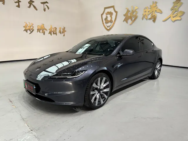 Tesla Model 3 — Фото автомобиля 2