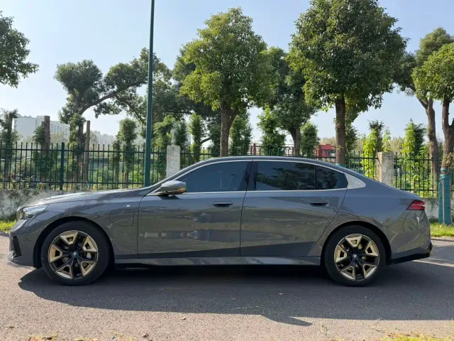BMW i5 — Фото автомобиля 7