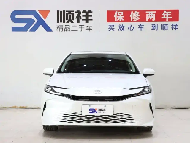 Toyota Camry — Фото автомобиля 2
