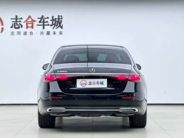 Mercedes-Benz E-Class — Фото автомобиля 4