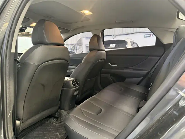 Hyundai Elantra — Фото автомобиля 9