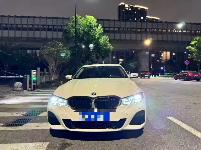 Фотография автомобиля — BMW 3 Series