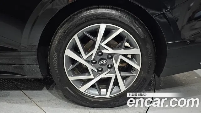 Hyundai Grandeur Grandeur (GN7) 2.5 Бензин 2WD — Фото автомобиля 20
