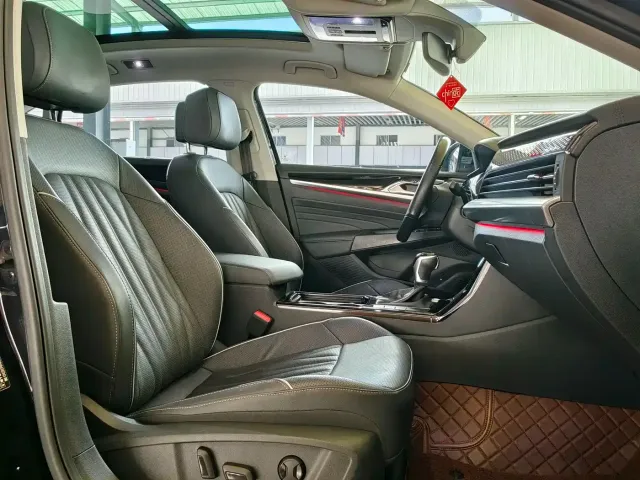 Volkswagen Passat — Фото автомобиля 13