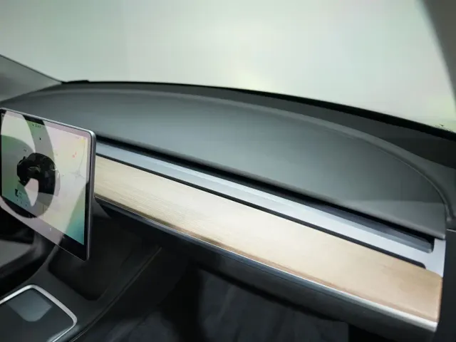 Tesla Model Y — Фото автомобиля 4
