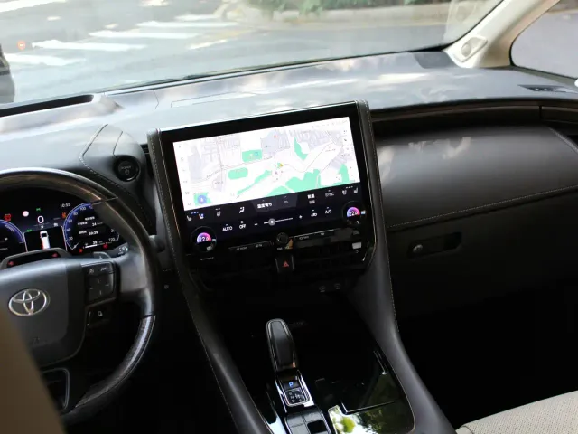 Toyota Alphard — Фото автомобиля 11