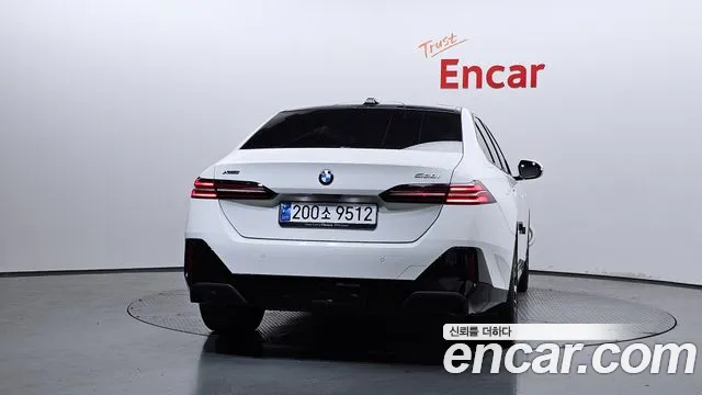 BMW 5-Series 5 серия (G60) 530i xDrive M Sport — Фото автомобиля 4