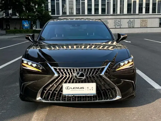 Lexus ES — Фото автомобиля 2