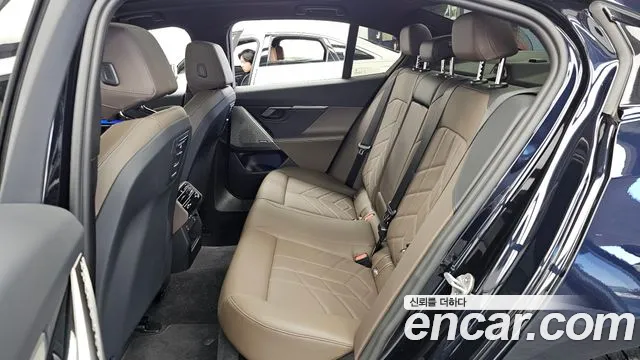 BMW 5 Series G60 — Фото автомобиля 16