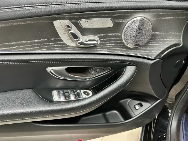 Mercedes-Benz E-Class — Фото автомобиля 9