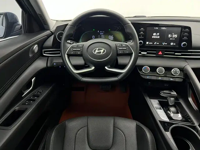 Hyundai Elantra — Фото автомобиля 17