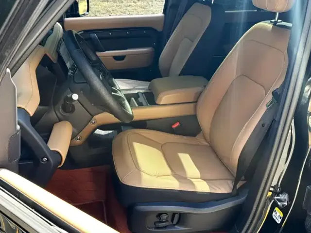 Land Rover Defender — Фото автомобиля 10