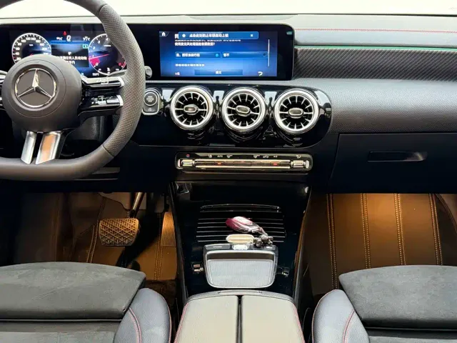 Mercedes-Benz A-Class — Фото автомобиля 26