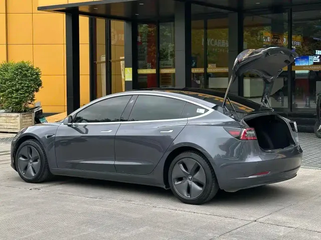 Tesla Model 3 — Фото автомобиля 13