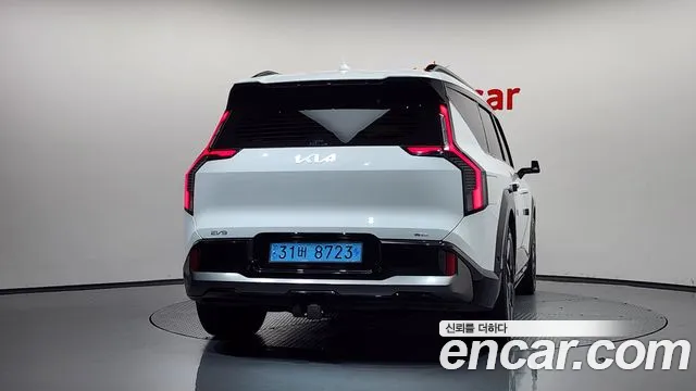 Kia EV9 — Фото автомобиля 4