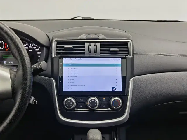 Nissan Tiida — Фото автомобиля 12