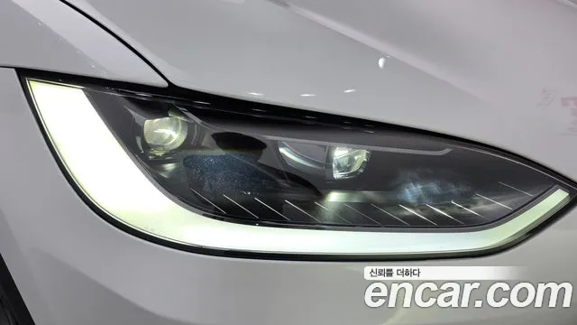 Tesla Model X — Фото автомобиля 22